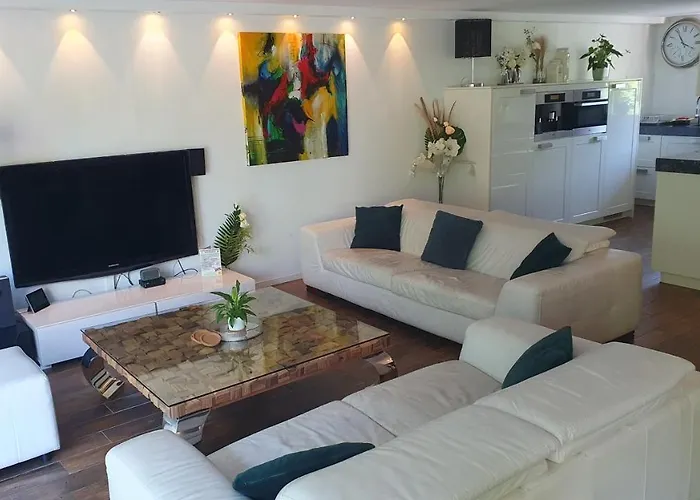 House 74, Luxury Ir Sauna Warmond