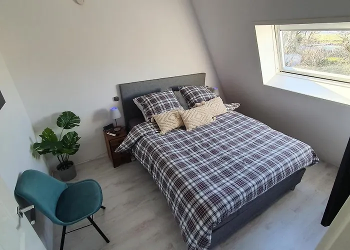 House 74, Luxury Ir Sauna Дом отдыха Warmond